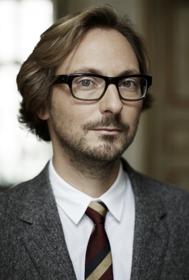 نيكولاس بوس المدير الإبداعي والتسويقي لقسم المجوهرات الفاخرة لدار "فان كليف أند أربلز"