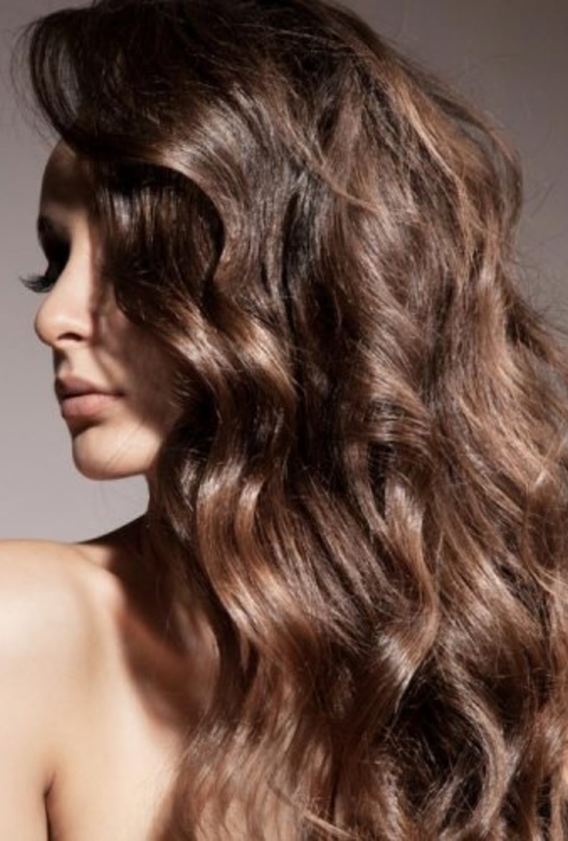  اتبعي هذه الطرق لتحصلي على شعر عفوي وكثيف