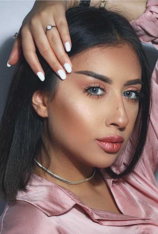 فرح الهادي تخضع لعملية تجميل تكساس