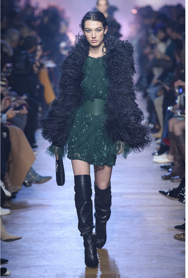 تصاميم ملفتة مع الريش كما لم تشاهدينها من قبل في الشتاء