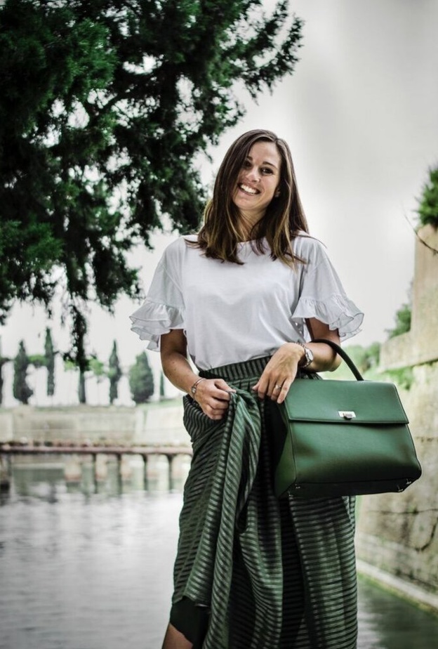 تصاميم حقائب كلاسيكية بإضافات فاخرة