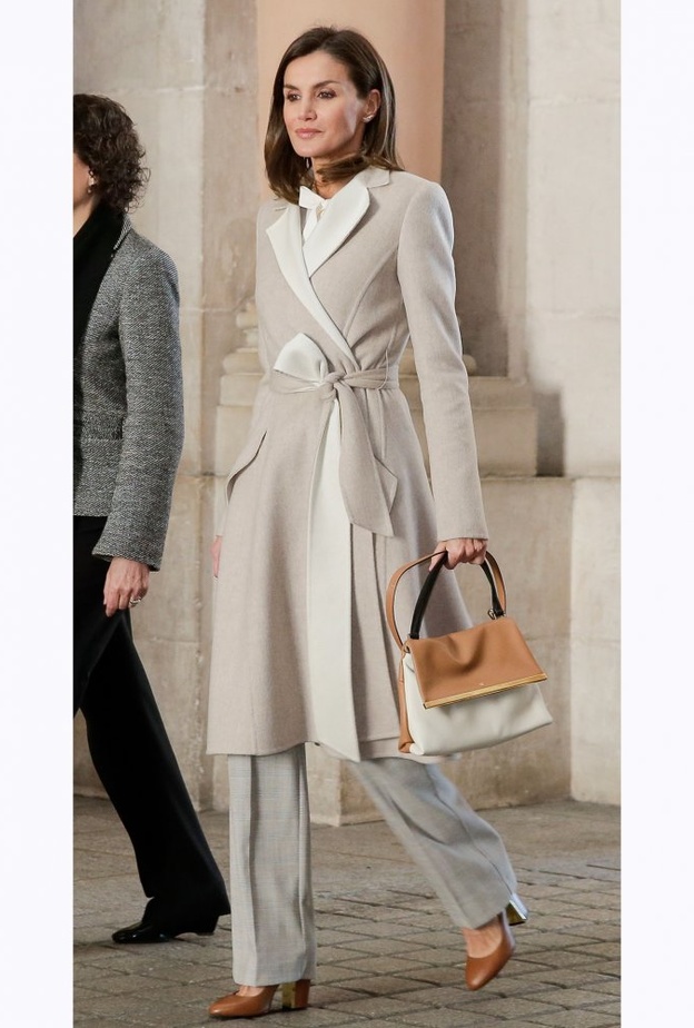 في ديسمبر العام 2016، نسّقت معه قميصاً أبيض مع سروال قصير من الجلد الأسود