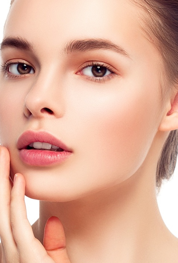 زيت الخروع يرطب البشرة