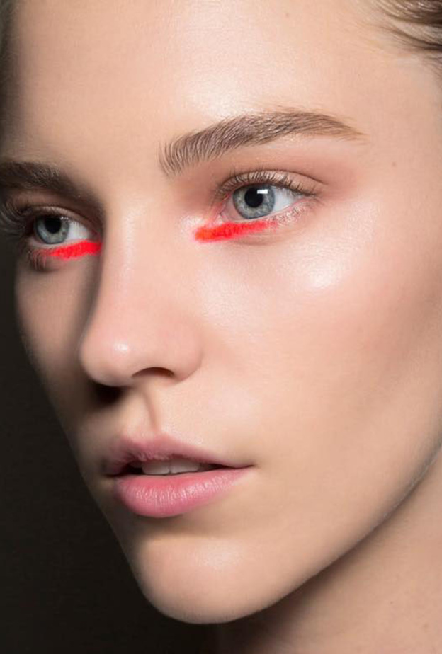 يمكن أن تزيني جفونك السفلية بهذه الطريقة