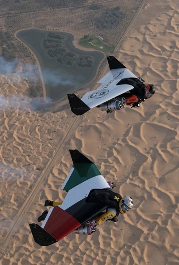 فزاع ينثر حبه على الإمارات جواً في اليوم الوطني الإماراتي ٤٧