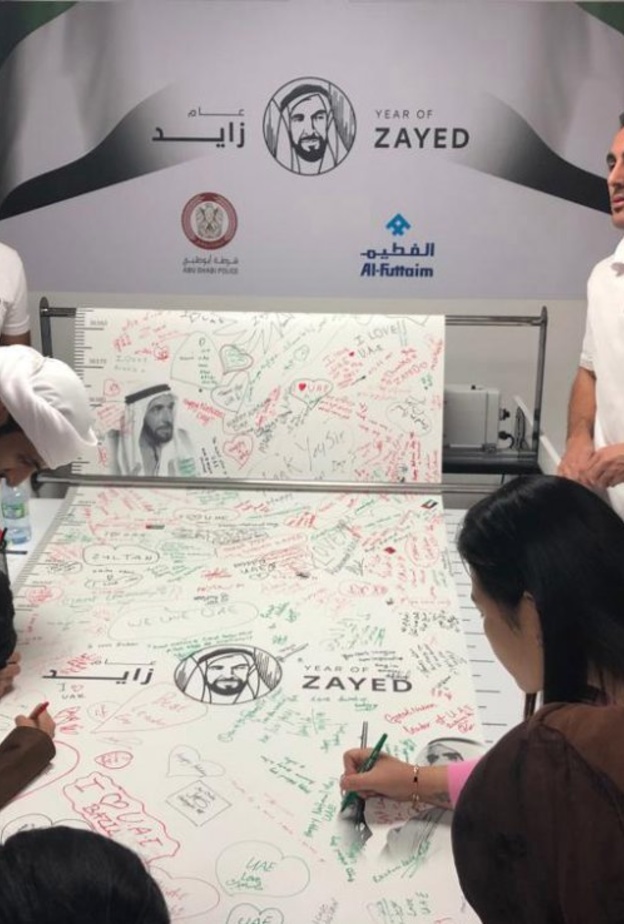 المواطنون والمقيمون يتوافدون لكتابة أكبر رسالة حب لزايد الخير