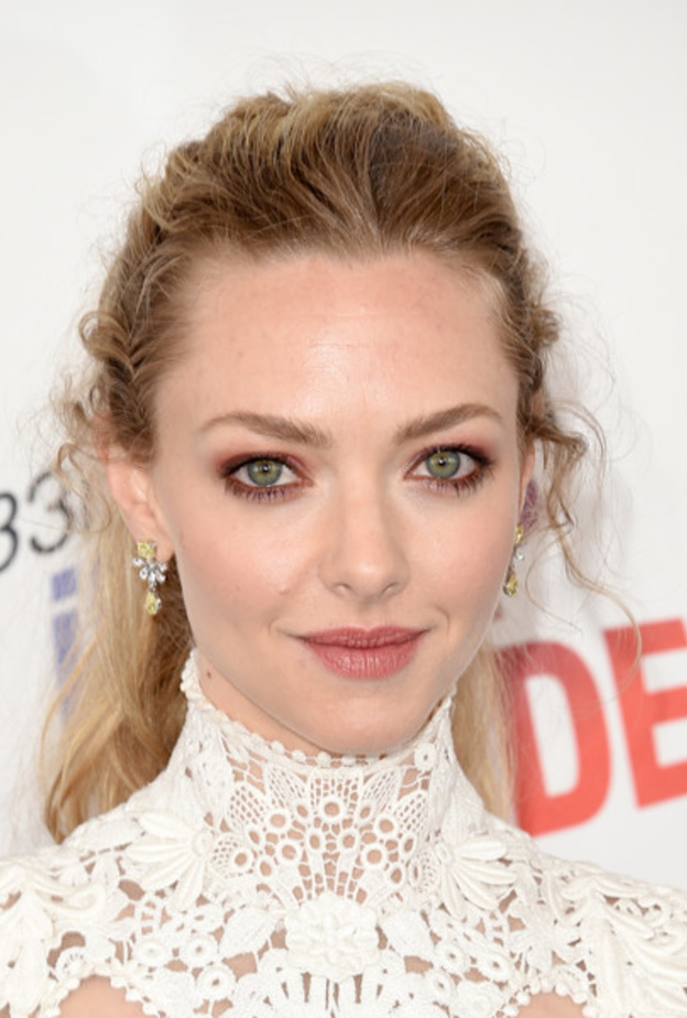  أماندا سيفريد متألقة بأساور من لورين شوارتز Lorraine Schwartz