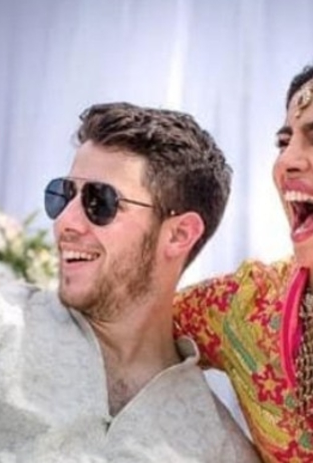 الثنائي نيكيانكا تزوجا في قصر أويد باهوا