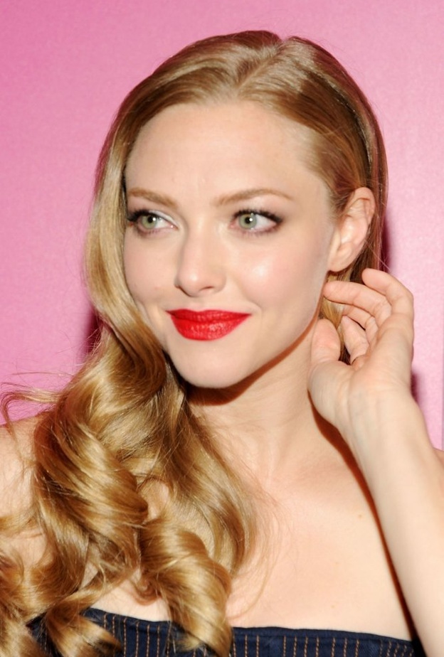  أماندا سيفريد تحتفل بعيد ميلادها ال33