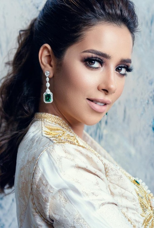 بلقيس تتألق بحفلها في مدينة العين