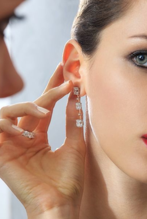 شكل وجهك من الأمور الأساسية التي يجب أن تأخذينها في عين الإعتبار عند اختيارك للأقراط