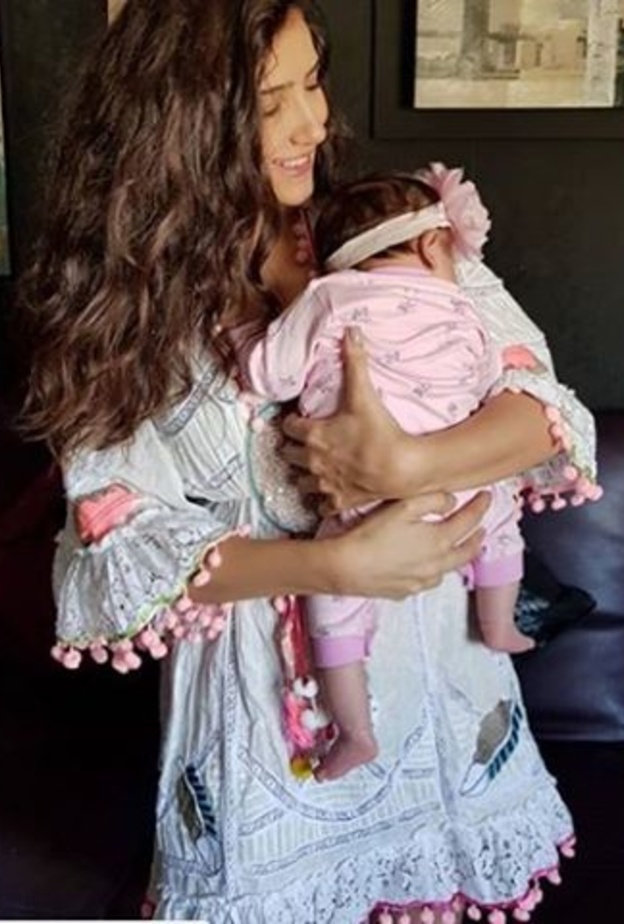 مي عمر وابنتها