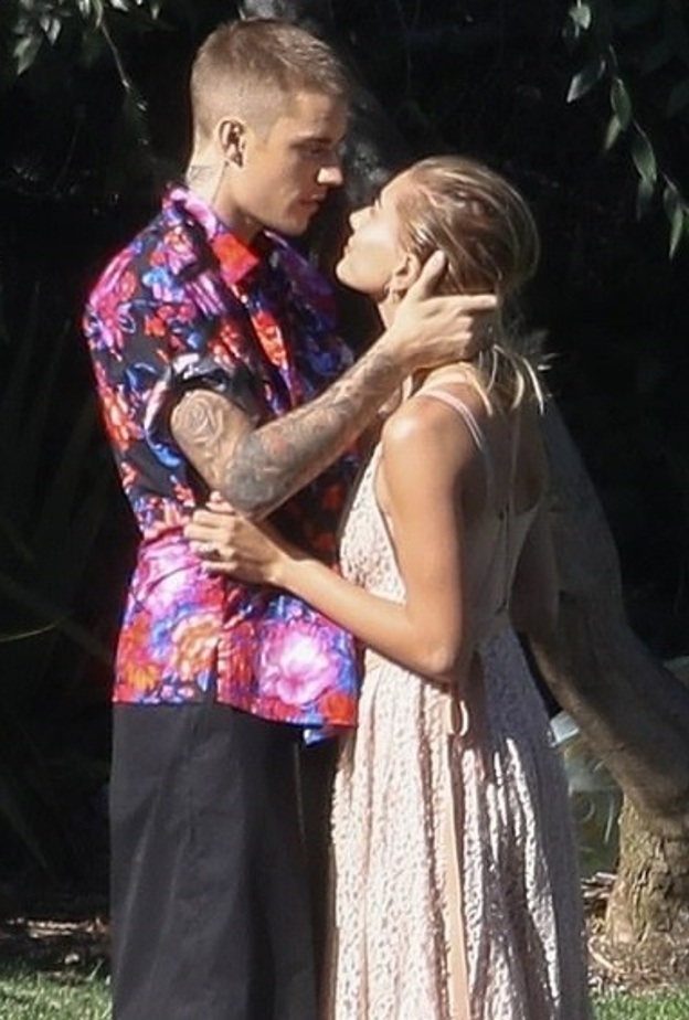 جاستن بيبر وهايلي بالدوين