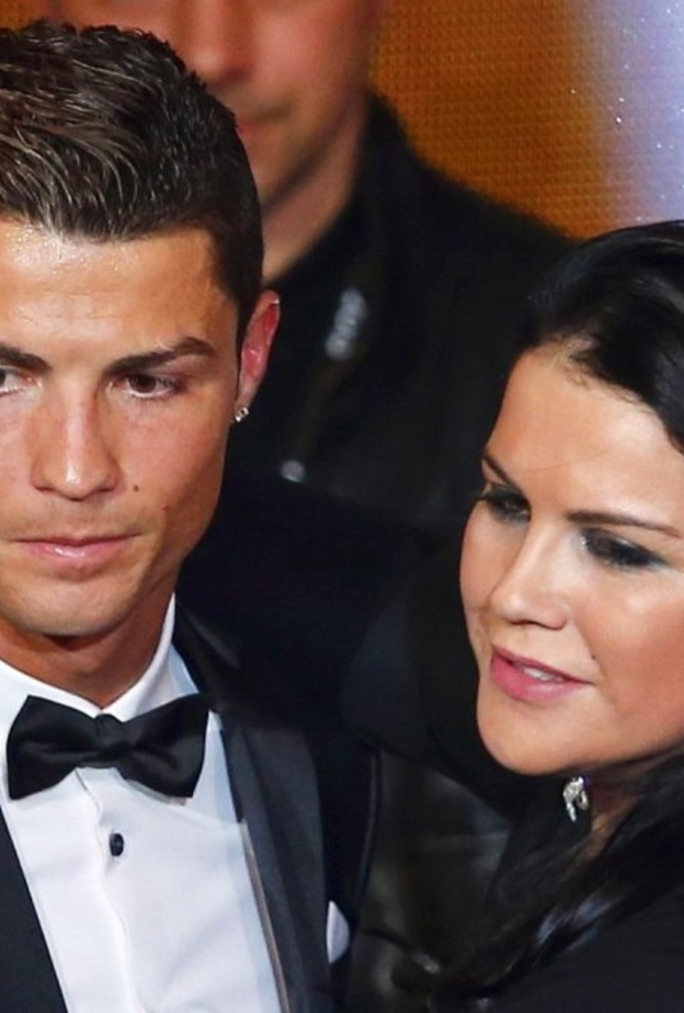 أسرة رونالدو تتهم المافيا بالتأثير على اختيار جائزة الكرة الذهبية