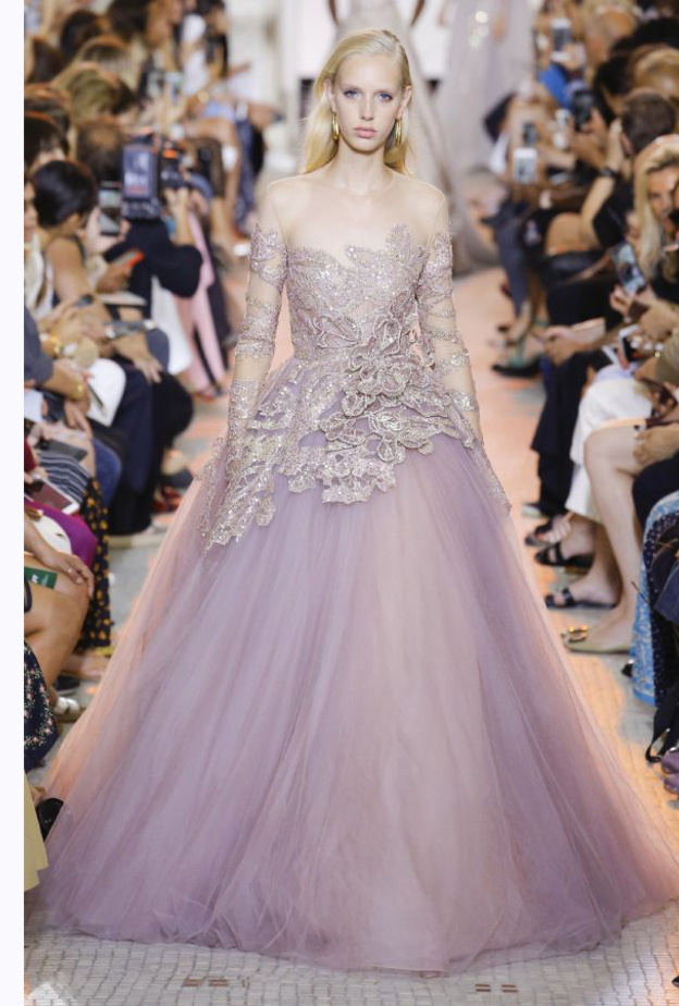 فستان قصير من الامام وطويل من الخلف من ايلي صعب