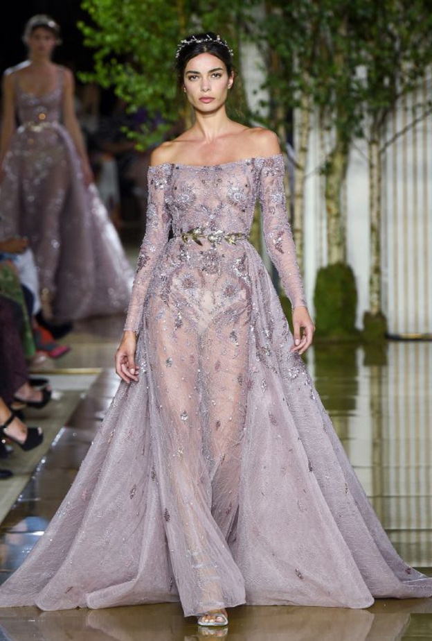 فستان احمر من زهير مراد بالتنورة الواسعة