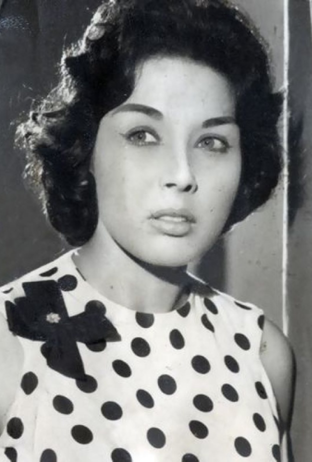 لبنى عبد العزيز تعد من أبرز نجمات الزمن الجميل