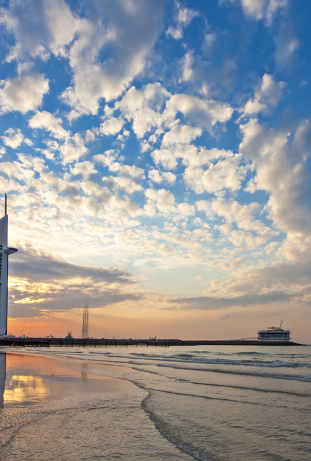 الأرصاد الإماراتية تكشف توقعاتها لطقس الخميس: صحو إلى غائم جزئيا