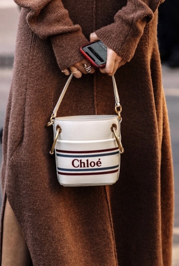 حقائب الدلو موضة 2019.