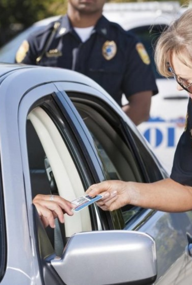  احرص على اتباع الخيارات الآمنة دائما واتباع قوانين المرور أثناء قيادتك للسيارة على الطريق