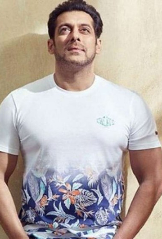 أكشاي كومار و ديبيكا بادوكون من أكثر النجوم تحقيقا للدخل