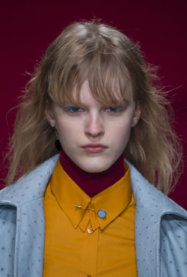  أحدث تسريحات شعر متجدّدة مع الغرة المبعثرة