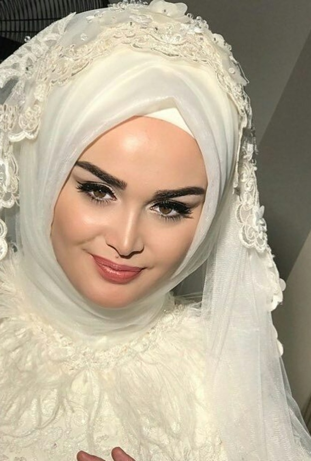 طرحة أنيقة تغطي كامل التوربون