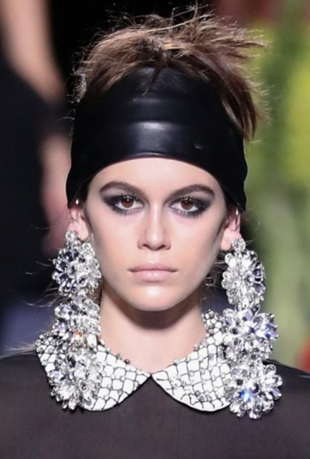 اكسسوارات الشعر السوداء في شتاء 2019