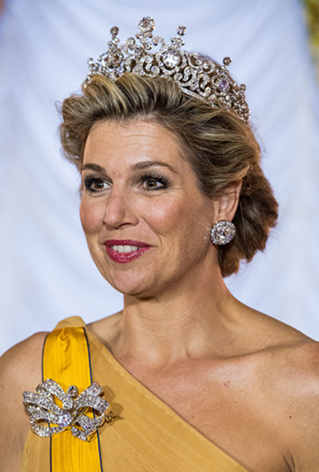 الملكة ليتيزيا ترتدي تاج Queen Maria Christina’s Cartier Loop Tiara وأقراط الماس