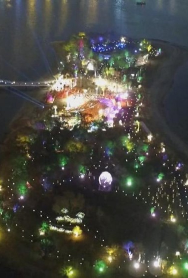 اكتشفا انواع الفراشات خلال شهر العسل في جزيرة النور