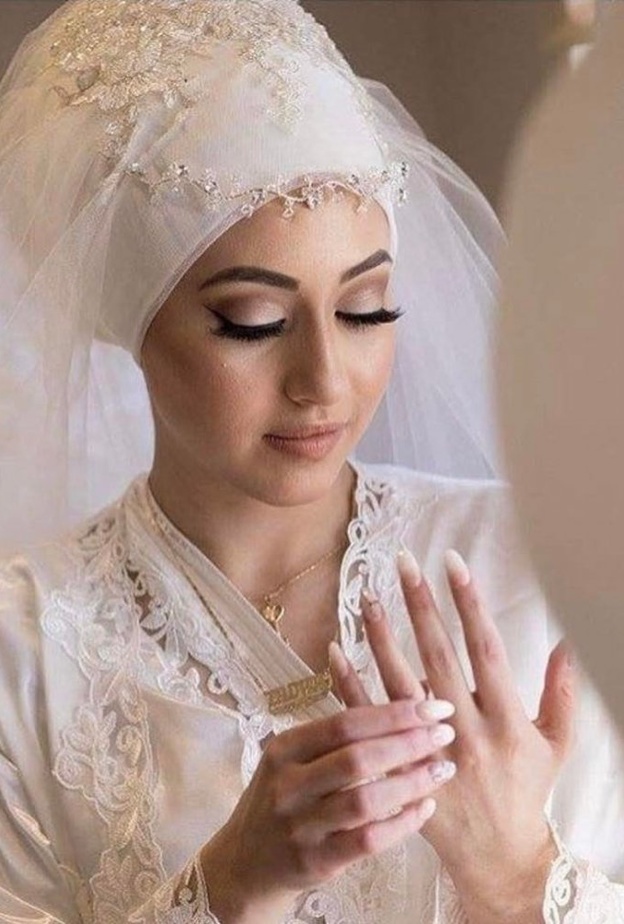 احرصي على اختيار اللفة التي تليق بالفستان وبإطلالتك