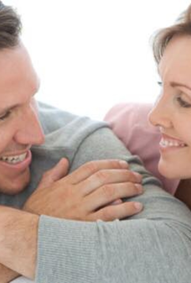 كيف تحافظ المرأة على علاقتها العاطفية بزوجها