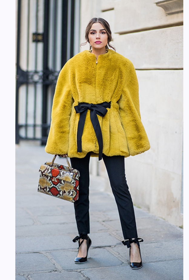 الحقيبة الصفراء خيارك العصري لهذا الشتاء