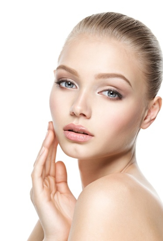 حاربي علامات التقدم بالسن بعناية روتينية للبشرة