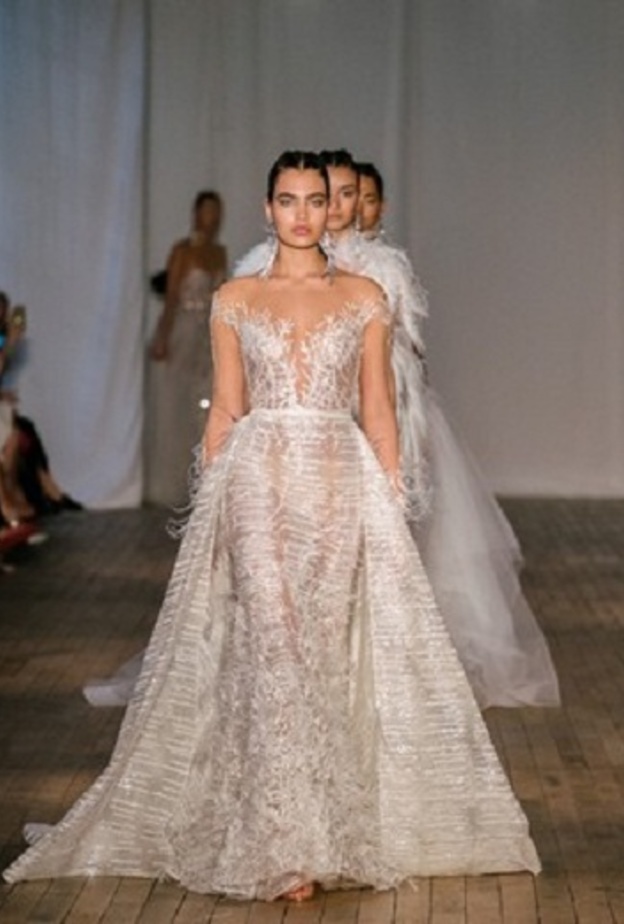 فساتين زفاف براقة