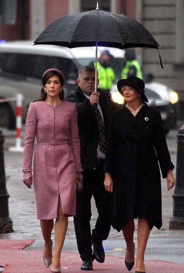 إطلالة فائقة الرّقيّ والأنوثة