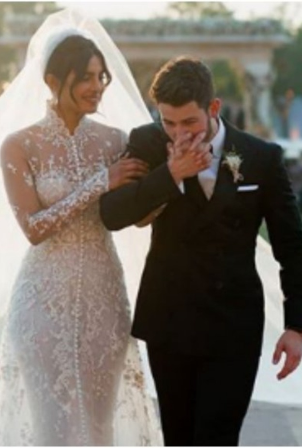 بريانكا تشوبرا ونيك جوناس في منتجع الحواس الست