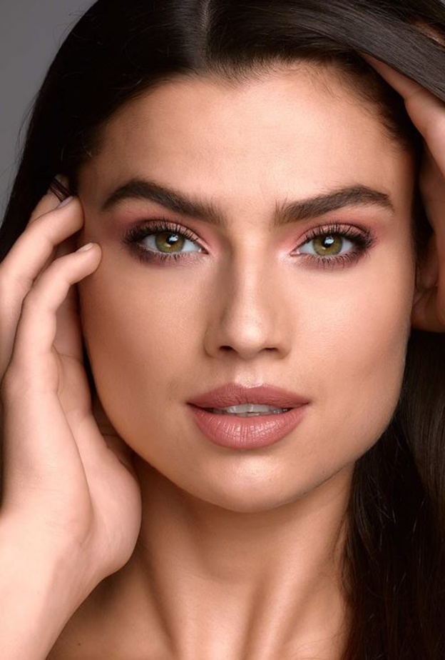 إعتمدي شفاه باللون الأحمر لتكوني ساحرة وفاتنة للمناسبات الليلية