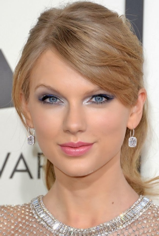 تايلور سويفت ترتدي أقراط الأحجار الكريمة من لورين شوارتز Lorraine Schwartz