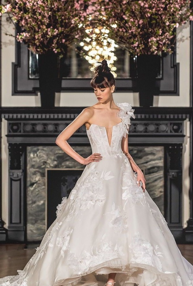 فستان من تصميم hayley paige