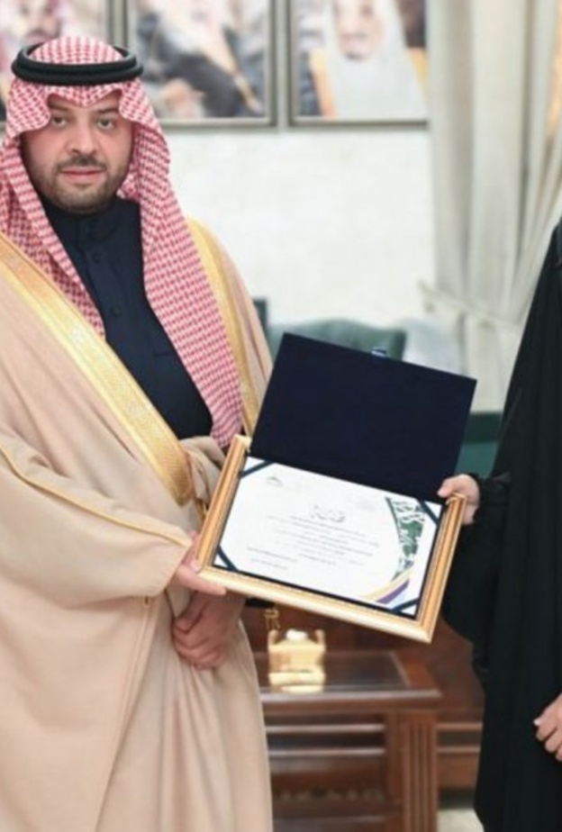  حنين العنزي تحقق المركز الأول على مستوى المملكة في مسابقة القصة القصيرة