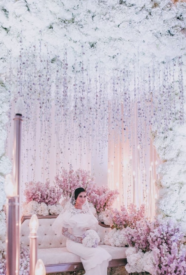  يمكن استخدام الكريستال في تزيين حفلات الزفاف أو حفلات الاستقبال للاحتفال بالخطبة أو الزواج