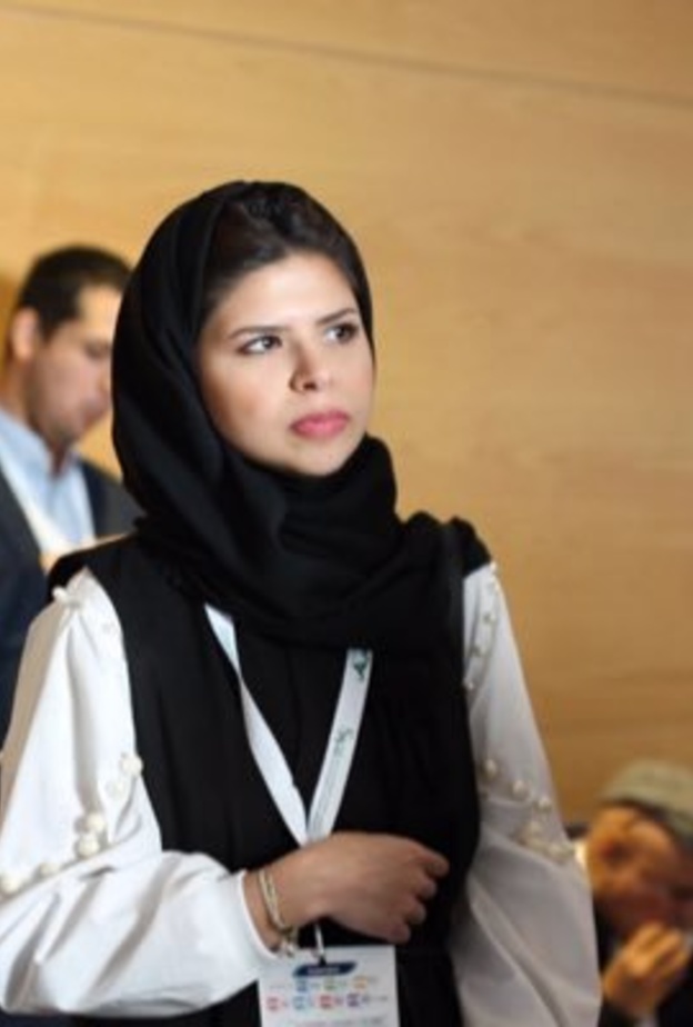 المبتعثة نجود السبعان تحصل على جائزة التميز في الاعمال التطوعيه