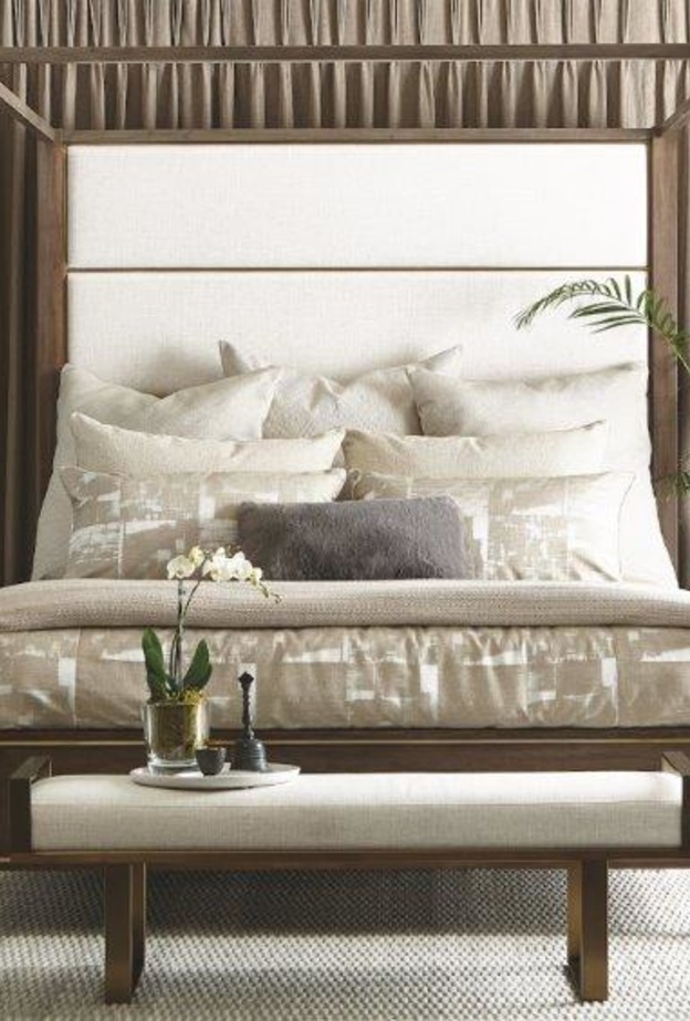 السرير ذو الأربعة أعمدة أساسي في غرف النوم للسنة الجديدةBernhardt