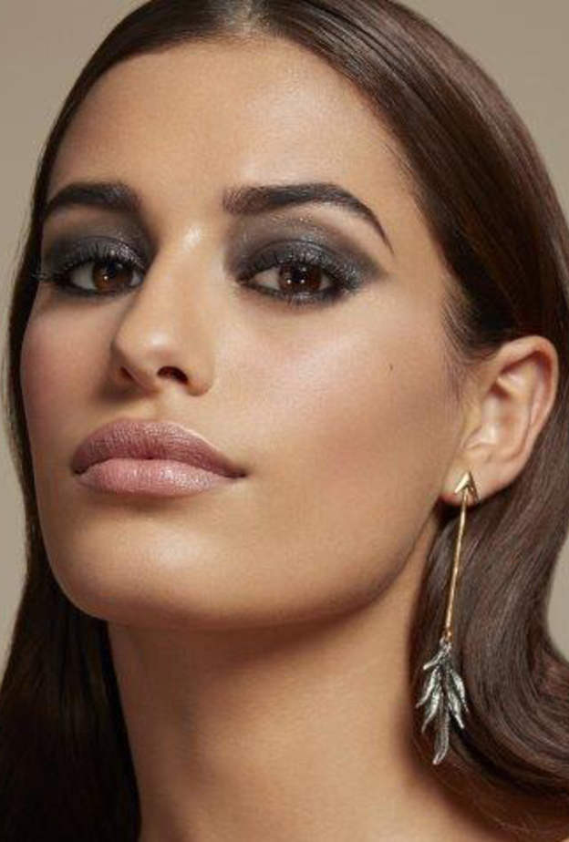 تألقي بإطلالة ساحرة في موسم نهاية العام بتوقيع Givenchy