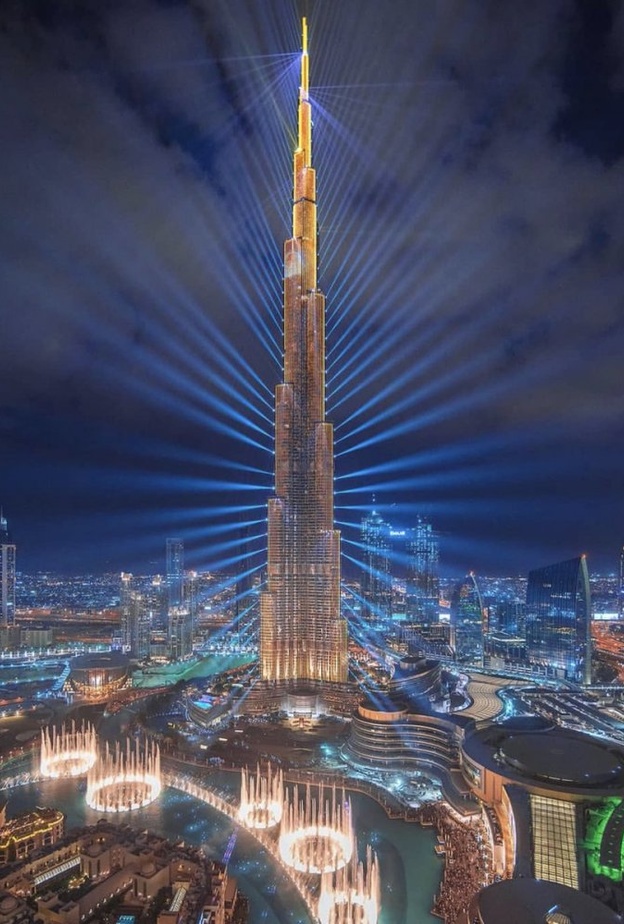 برج خليفة في دبي .. في قائمة أكثر 15 منطقة جذب سياحي في العالم