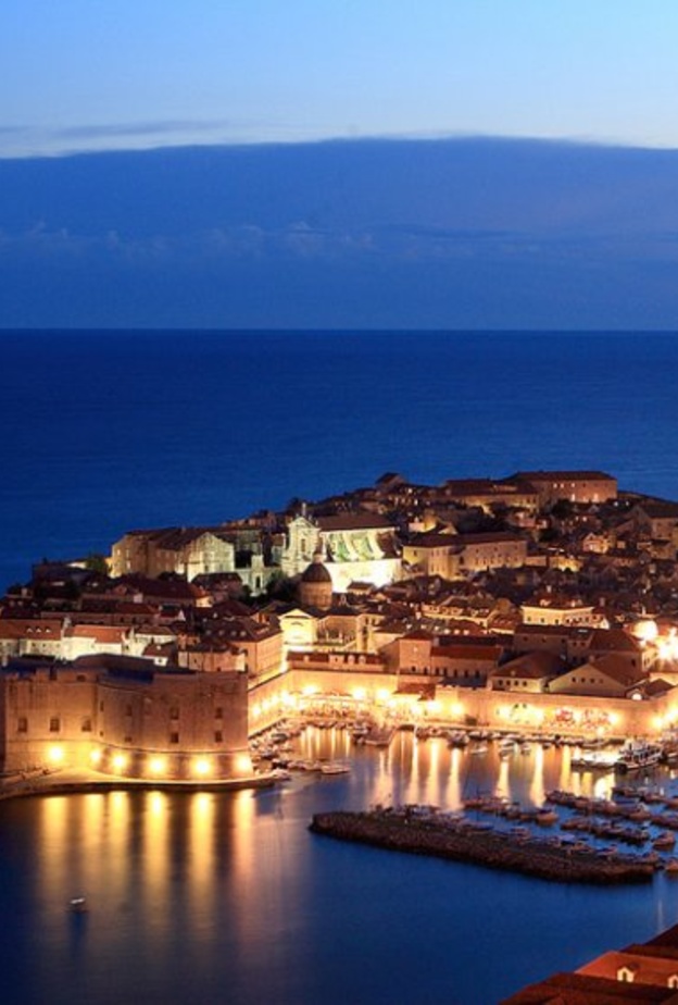 الجدار القديم.