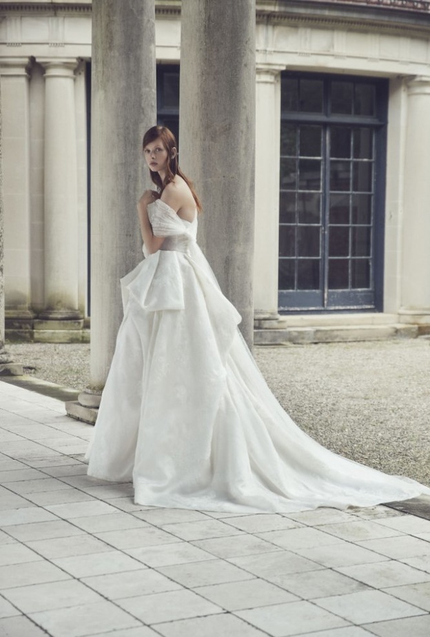 فستان من nicole spose