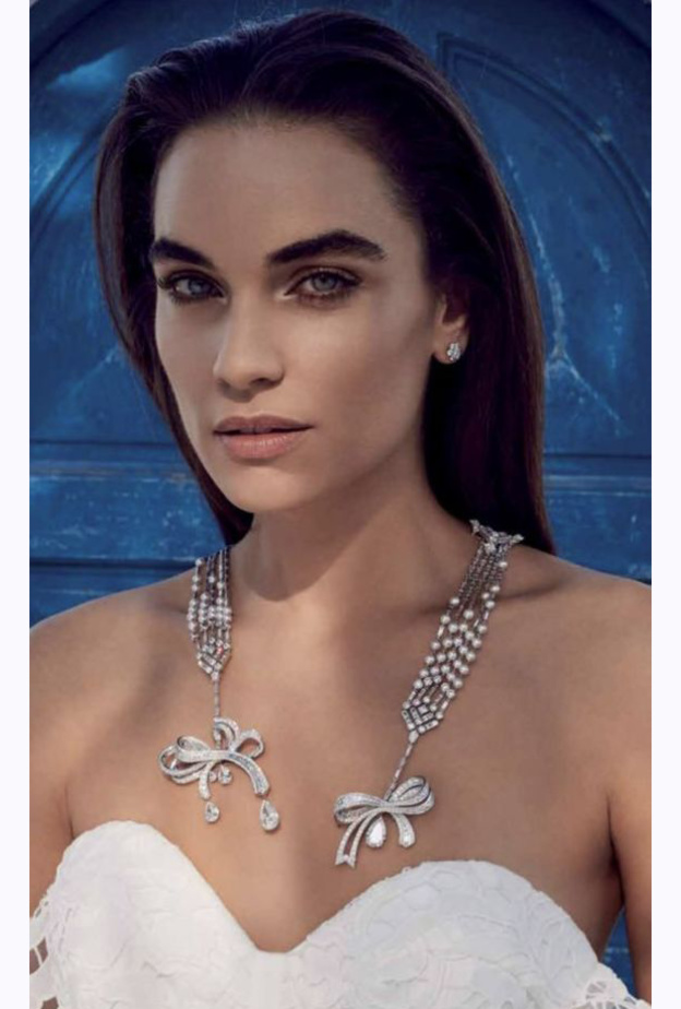 أطقم ماس تناسب العروس صاحبة فستان الزفاف المفتوح