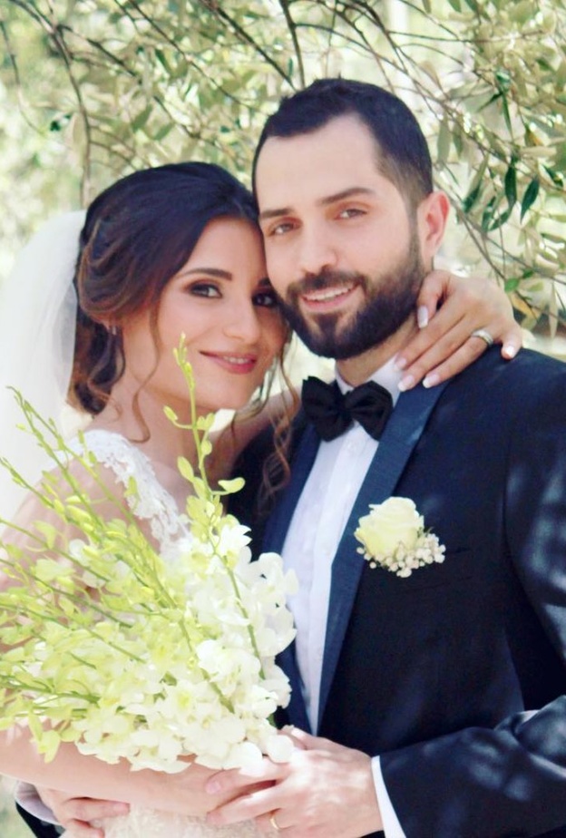  الين وطفا الى جانب عريسها خالد المولى